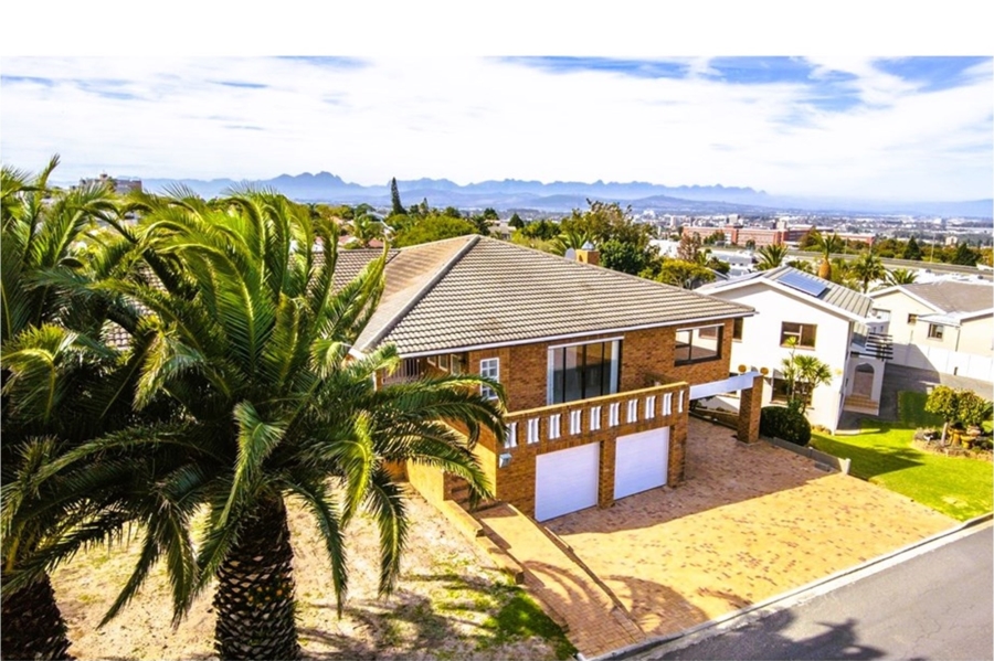 7 Bedroom Property for Sale in Loevenstein Western Cape